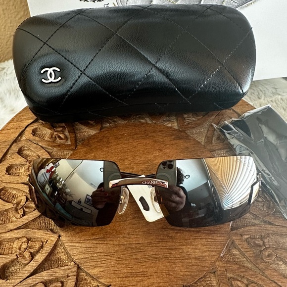 Chanel Black Sunglasses Frameless New with Tags - Picture 2 of 7